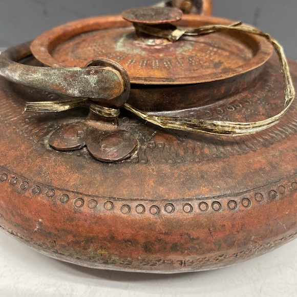 Nepalese Copper Kettle Vintage Chinese Etched Hammered Water Pot - Picture 9 of 17